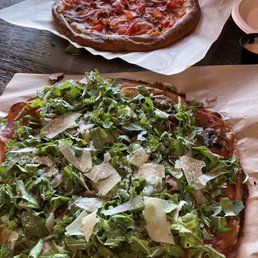 14" Large Prosciutto, Mushrooms and Fresh Arugula Pizza