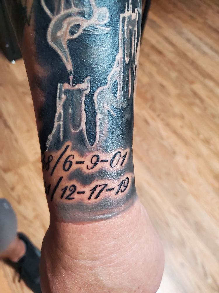 Deadlift Tattoo Logo