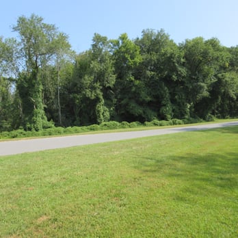 Franklin D Roosevelt State Park - Lots of grass - Swimming Pools Near Me - Yorktown Heights, New York