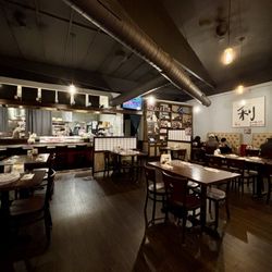 Toshi Sushi - Interior