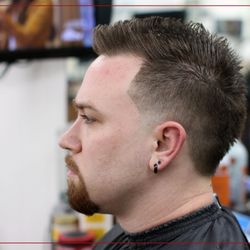 The Pros Axel's Barbershop - Taper Fohawk