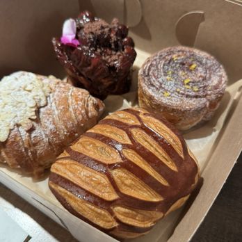 L’Artisane Bakery - Chocolate vegan croissant - Vegan Near Me - Miami, Florida