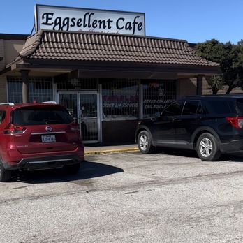 Eggsellent Cafe - two cars parked in front of the restaurant - Breakfast & Brunch Near Me - Dallas, Texas