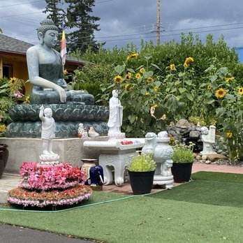 Van Nien - Sculpture garden - Food Trucks Near Me - Portland, Oregon