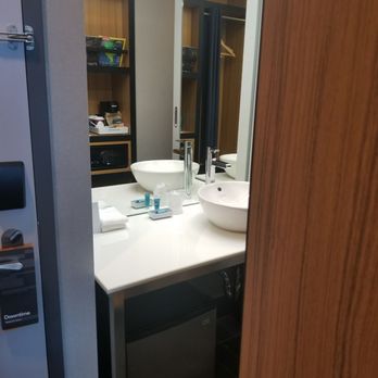 Aloft by Marriott New York Brooklyn - Vanity area. - Hotels Near Me - Brooklyn, New York Aloft by Marriott New York Brooklyn - Vanity area. - Hotels Near Me - Brooklyn, New York