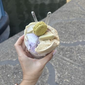 Amorino Gelato - The large with blueberry cheese cake, pistachio, Carmel and peanut butter, with a macaroon - Gelato Near Me - San Antonio, Texas Amorino Gelato - The large with blueberry cheese cake, pistachio, Carmel and peanut butter, with a macaroon - Gelato Near Me - San Antonio, Texas