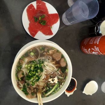Pho Vietnam - Large pho combination meat outside. - Vietnamese Near Me - Honolulu, Hawaii