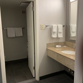 Courtyard by Marriott New Carrollton Landover - Bathroom - Hotels Near Me - Landover, Maryland