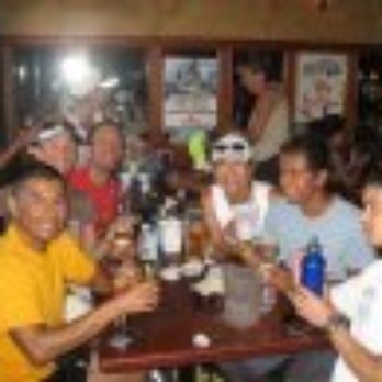 Hennessey's Tavern - Post AVP Beer - Irish Pub Near Me - Manhattan Beach, California