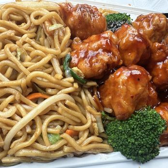 Great Dragon - 左宗鷄配蝦撈麵 - Chinese Near Me - Brooklyn, New York Great Dragon - 左宗鷄配蝦撈麵 - Chinese Near Me - Brooklyn, New York