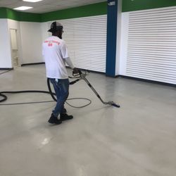 Guider Cleaning - Scrubbing concrete floors