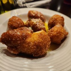Amazing garlic knots! Totally worth the trip alone!