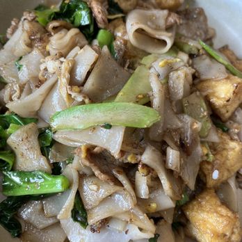Thai Square Restaurant - Pad see ew with beef and tofu - Thai Near Me - Arlington, Virginia Thai Square Restaurant - Pad see ew with beef and tofu - Thai Near Me - Arlington, Virginia