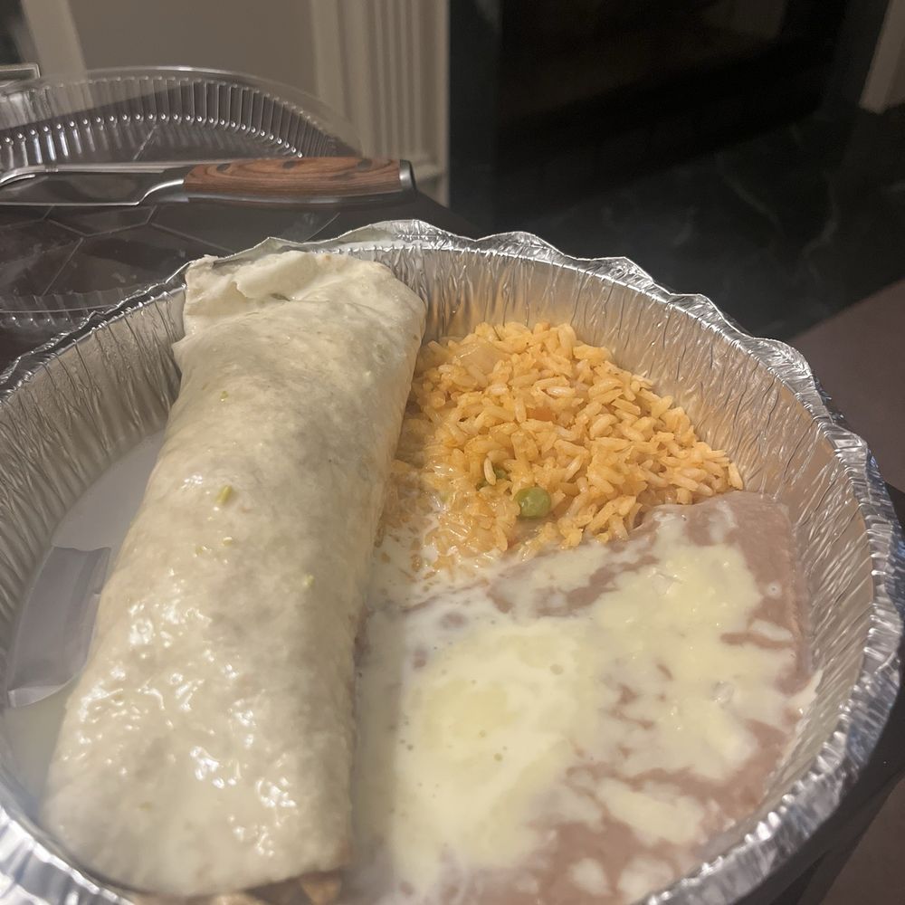 Cinco De Mayo Mexican Resturant - Cinco de Mayo Chicken Burrito - New Mexican Cuisine Near Me - Lexington, Kentucky Cinco De Mayo Mexican Resturant - Cinco de Mayo Chicken Burrito - New Mexican Cuisine Near Me - Lexington, Kentucky