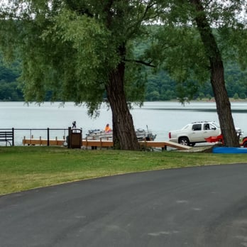 Keuka Lakeside Inn - Hotels Near Me - Hammondsport, New York
