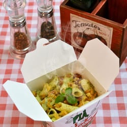 Piá que Massa - Penne ao molho Pesto com Cebola Crispy.