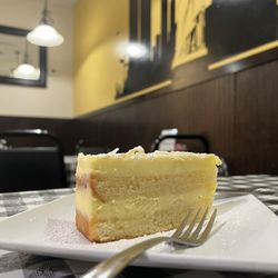 Bella Pizza & Pasta - Lemon Mascapone Cake (slice)