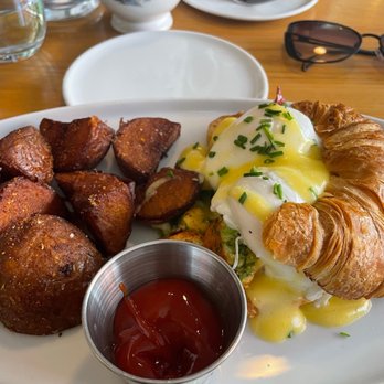 Frenchie Wine Bistro - Lobster Benedict with potatoes - perfection! - Wine Bars Near Me - Boston, Massachusetts Frenchie Wine Bistro - Lobster Benedict with potatoes - perfection! - Wine Bars Near Me - Boston, Massachusetts