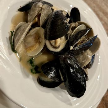 Giorgio On Pine - Mussels and Clams - Italian Near Me - Philadelphia, Pennsylvania Giorgio On Pine - Mussels and Clams - Italian Near Me - Philadelphia, Pennsylvania