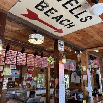 Scoop Deck - Counter - Ice Cream & Frozen Yogurt Near Me - Wells, Maine