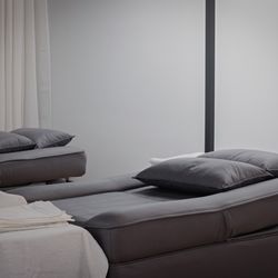 Cloud 9 Foot Spa - Foot room bed