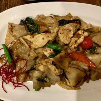 Mayuree Thai Tavern - Chicken Drunken Noodles, excellent! Make sure you get some Thai chili sauce on the side. - Thai Near Me - Baltimore, Maryland Mayuree Thai Tavern - Chicken Drunken Noodles, excellent! Make sure you get some Thai chili sauce on the side. - Thai Near Me - Baltimore, Maryland