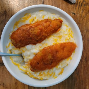 Tee Jaye's Kitchen & Spirits - Hot chicken and cheesey grits (Note- they were out of cheesey grits so this is normal grits with shredded cheese) - New American Near Me - Columbus, Ohio