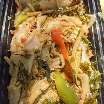 Fern Thai on Main - Pad Kee Mao with chicken - Thai Near Me - Bellevue, Washington Fern Thai on Main - Pad Kee Mao with chicken - Thai Near Me - Bellevue, Washington