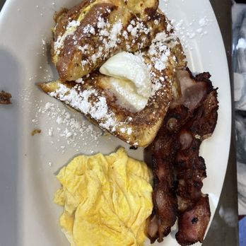 Fifth Wheel - French toast, bacon and eggs. - American Near Me - San Leandro, California