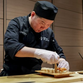 Sushi Aozora - Prepping uni - Japanese Near Me - New York, New York