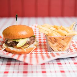 Jungle Burger - Avocado cheeseburger with fries
