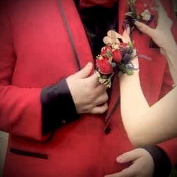 Flower's Story - Corsage & Boutonniere - Florists Near Me - London, Ontario Flower's Story - Corsage & Boutonniere - Florists Near Me - London, Ontario