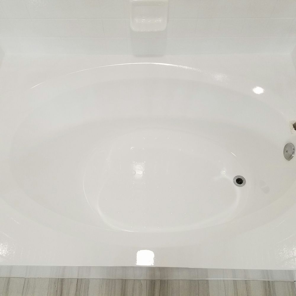 Advanced Bathtub - Shiny. Looks brand new. - Refinishing Services Near Me