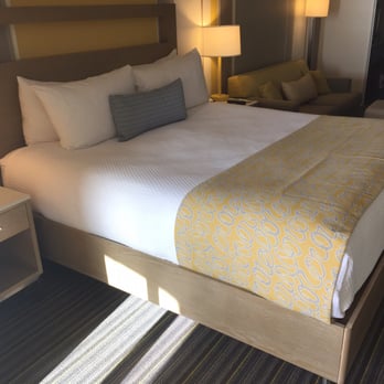 The Wayfarer San Diego - Interior room photo. Very comfortable mattress and bedding. - San Diego, CA