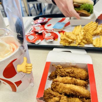 Chick-fil-A - Hi-C Fruit Punch,  Chick-fil-A Chicken Sandwich  Chick-fil-A Chick-n-Strips - Fast Food Near Me - Ventura, California