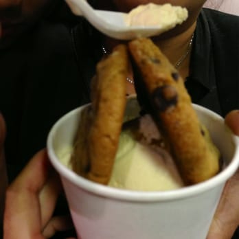 Candy Bar Dessert Truck - Ice scream in between two cookies - Desserts Near Me