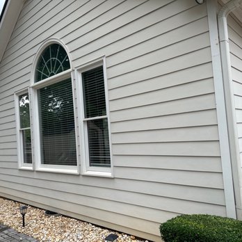 D & M Pressure Washing - After picture, no more green on the trims and siding - Pressure Washers Near Me D & M Pressure Washing - After picture, no more green on the trims and siding - Pressure Washers Near Me