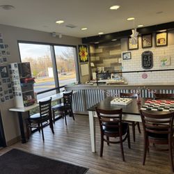 3 Little Chicks Coffee & Bakery - Inside