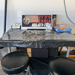 Heavy D's Pizzaria - Cool decor