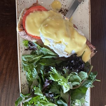 First Watch - Eggs Benedict classic - Breakfast & Brunch Near Me - Charlotte, North Carolina