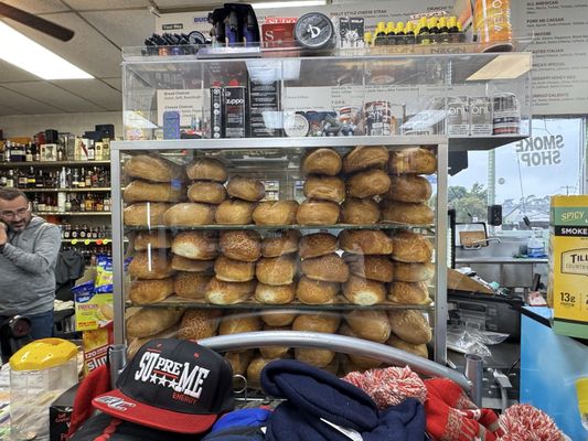 Miss Tomato Sandwiches and liquor by null