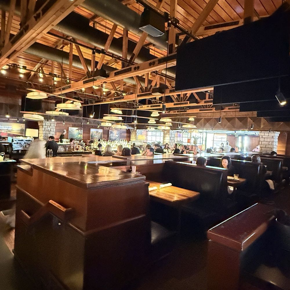 Houston's Restaurant - New American Near Me - Irvine, California
