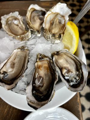 Huguette, Bistro de la mer by null