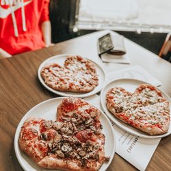 Pizza Gourmet - Tried their pizza once forever ago and craved it ever since until I finally got to go back today! Their cinnamon crust is to die for