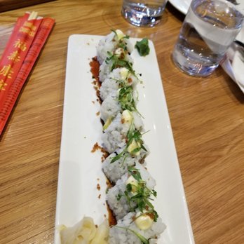 Earls Kitchen + Bar - Spicy Tuna Sushi - Cocktail Bars Near Me - Denver, Colorado Earls Kitchen + Bar - Spicy Tuna Sushi - Cocktail Bars Near Me - Denver, Colorado