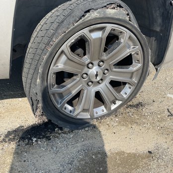 Les Schwab Tire Center - Auto Repair Near Me - Bakersfield, California Les Schwab Tire Center - Auto Repair Near Me - Bakersfield, California