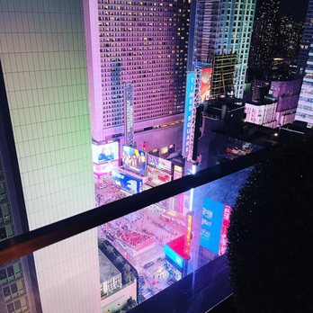 RT60 Rooftop Bar & Lounge - View of Times Square - Lounges Near Me - New York, New York