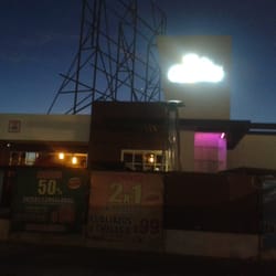 La Chelería Suc. Las Américas - Fachada, con promociones viejas que no han quitado
