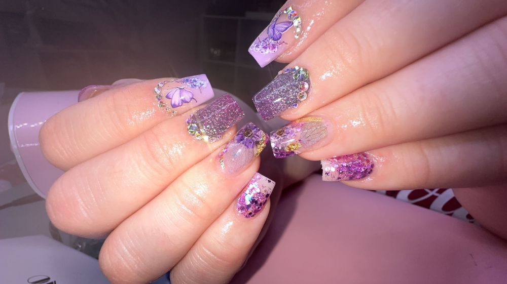 AJN nails Logo