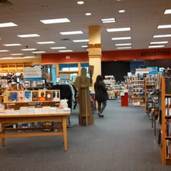 Books a Million - Inside